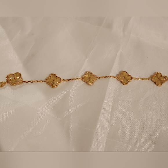 Golden Four Leaf Clover Bracelet - Picture 2 of 4